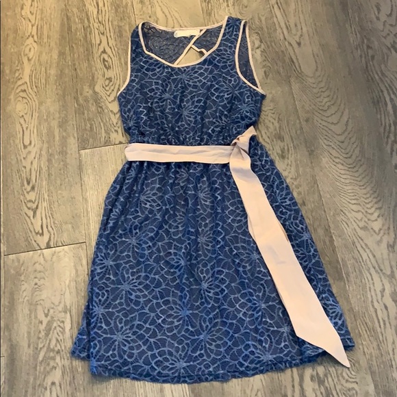 A'Reve Dresses & Skirts - Beautiful Open Back Flower Pattern Dress